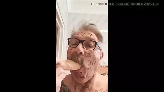 Steve, une tapette coquine qui adore la bite