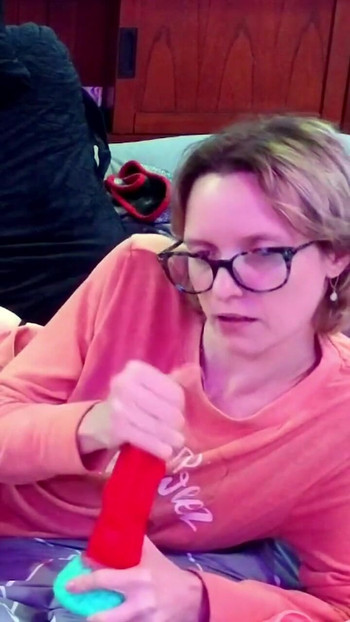 Čelist-pádný okamžik z "První JOI: Sprostě mluvící manželka tě nenechá stříkat"