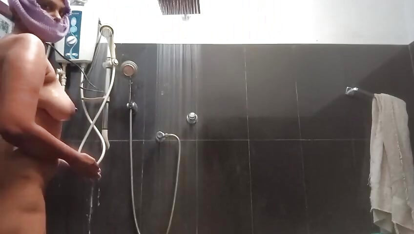 Când am timp liber sunt cu pizda mea cu țâțe mari