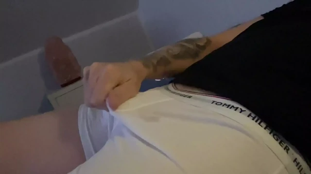 A quick wank in new boxers