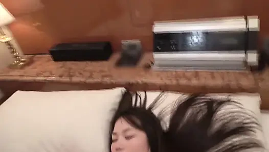 Bagian 1 "Aku ingin tahu apakah pernikahan sudah cukup" Honoka (30) yang lelah berburu pernikahan adalah klimaks portio dalam perkawinan bibit yang pasti hamil!