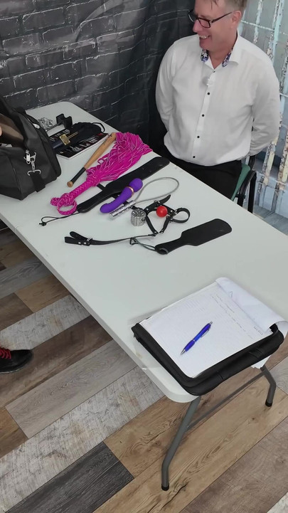 Sargent izar对可疑的乳胶泡沫进行搜索 |剪辑 1