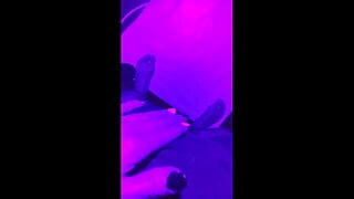 Blacklight handjob-spaß :)