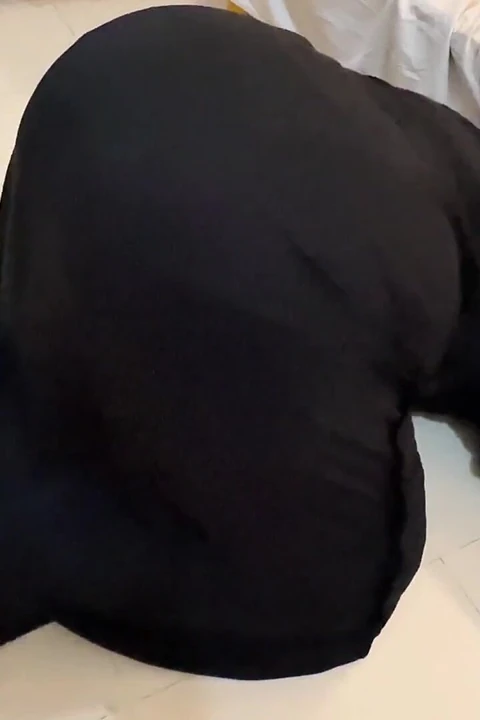 Arab Hot Maid Stuck When She Clean Under Bed - Big Ass Hijabi Girl Wear Abaya Niqab & Panty