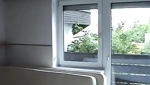 Sıska sarışın kız evde sikişiyor