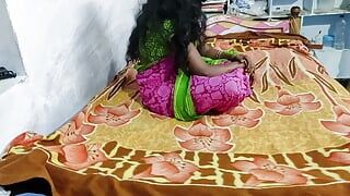 インドの村の妻自家製ボディマッサージ女の子入れ滑り