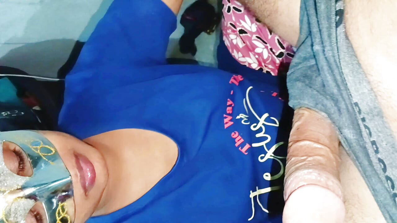 Indisk by bhabhi suger stor kuk för spermasprut i munnen, bästa oralsex ansikte jävla djup hals video