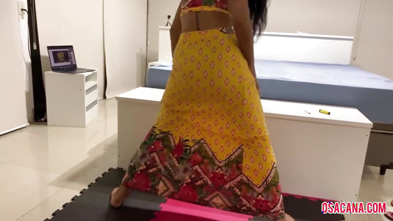 Hot girl rolls to the sound of funk before sitting on the cock
