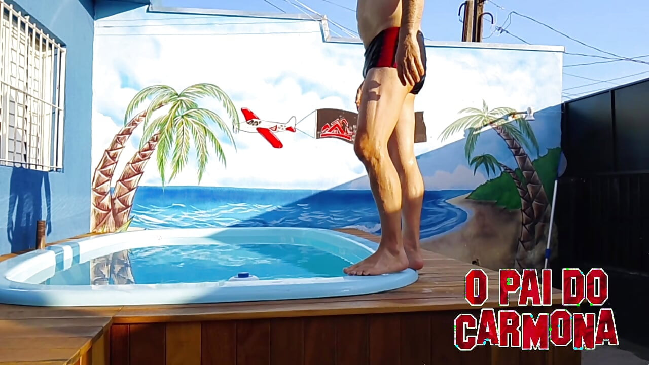 AiDoCarmona enjoying a pool wanting to fuck an ass