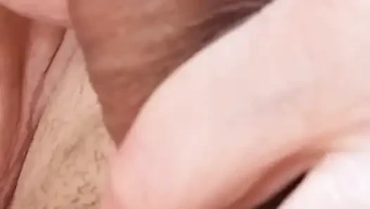 Delicioius lutscht mit roten lippen