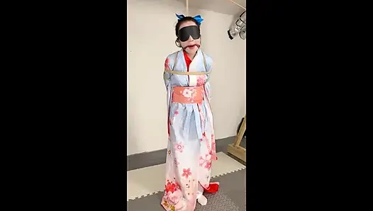 The Climax Version of Wearing a Kimono on a Sunny Day