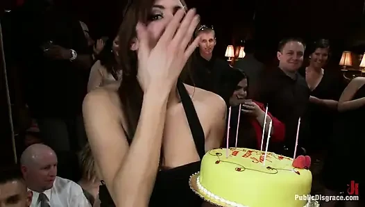 Prinzessin Donnas geburtstagsbassch teil 2!
