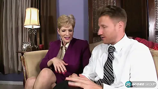 PAZARTESI GÜNÜ YENIDEN DÜZENLENDI: Sindee Dix, 52, götten sikiliyor ve yapıyor