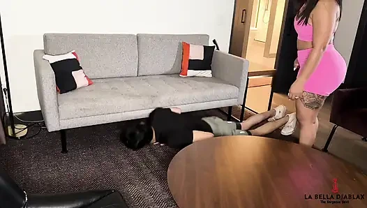 Супер горячая голодная до члена милфа заставляет друга пасынка сделать ей кримпай