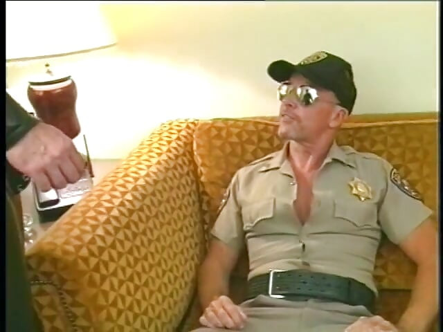 Muscular horny bear in leather chaps gets his cock slurped by police