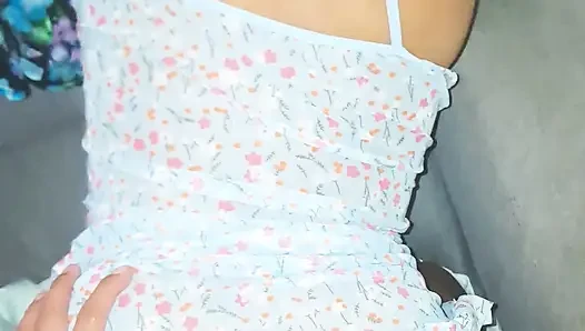 Ayah tiri saya melihat saya dengan DRESS yang sangat pendek dan seksi dan dia tidak ragu untuk menjadikan saya miliknya !! Dia memasukkan jarinya ke dalam anusku:(