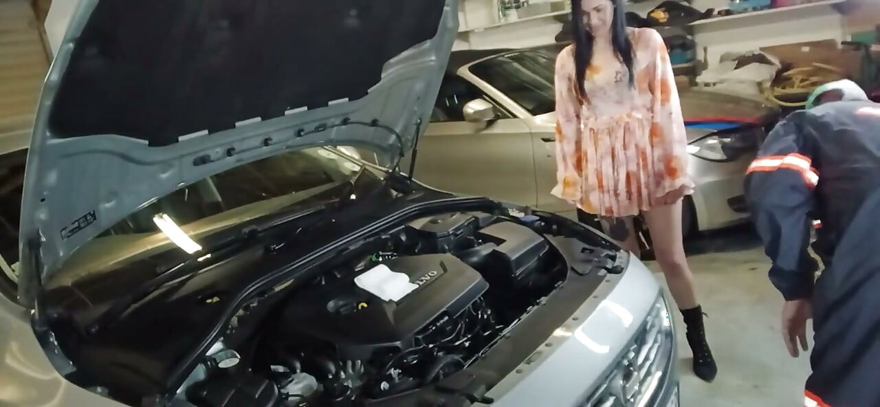 Fucking the Mechanic to Fix My Car Faster