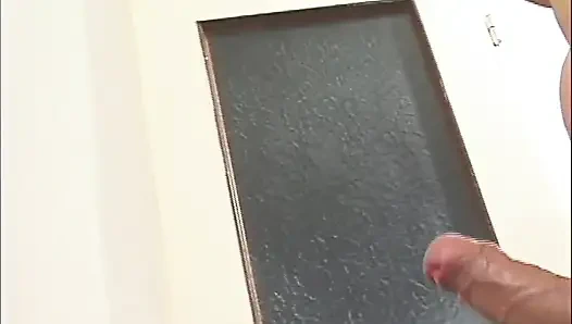 Blondine bekommt einen schwanz in ihren jungfräulichen arsch