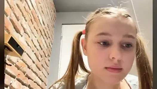 Anal nahaufnahme fingern. Masturbieren. Sitzen sie vor der kamera