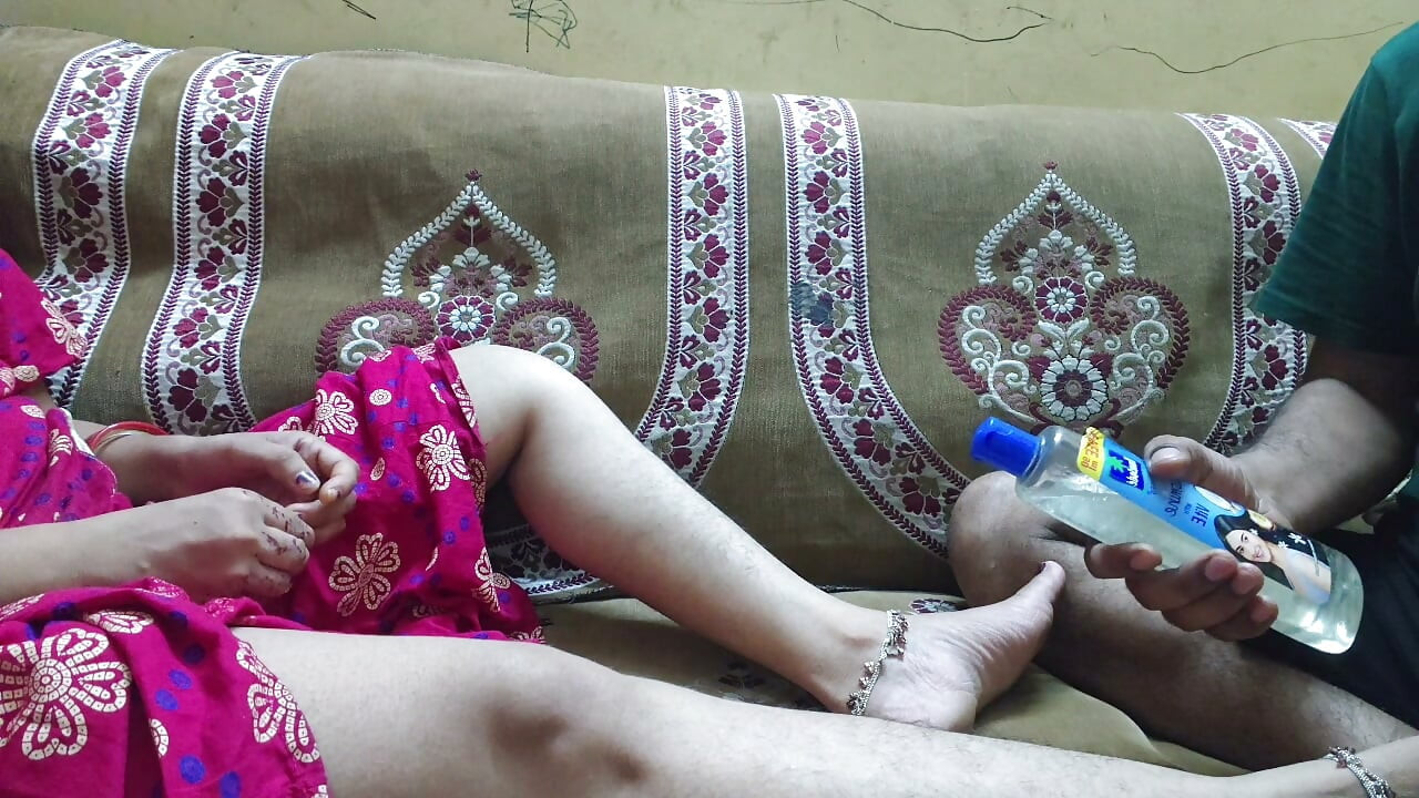 Bhabhi ki massage karne ke bad hand job by bhabhi fucked by devar