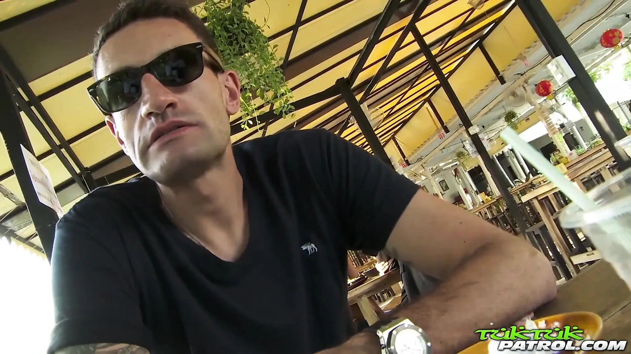 Lồn rậm lông Thái Lan tuổi teen thích đụ thô bạo