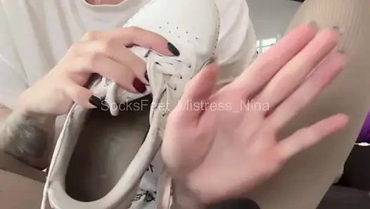 Ein blick auf meine Füße. Das ist alles, was sie braucht ...