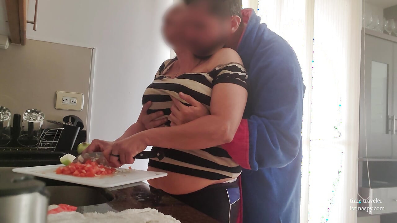Film panjang ibu-ibu rosita dengan besar alami dientot habis-habisan di dapur