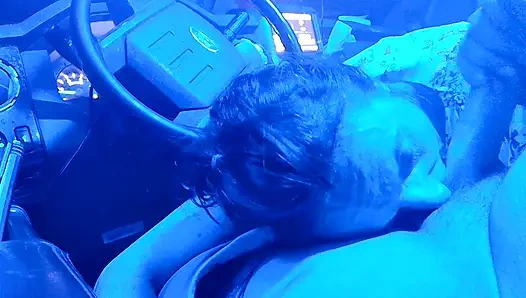 Kamyonumda oral seks ağzıma boşalıyor