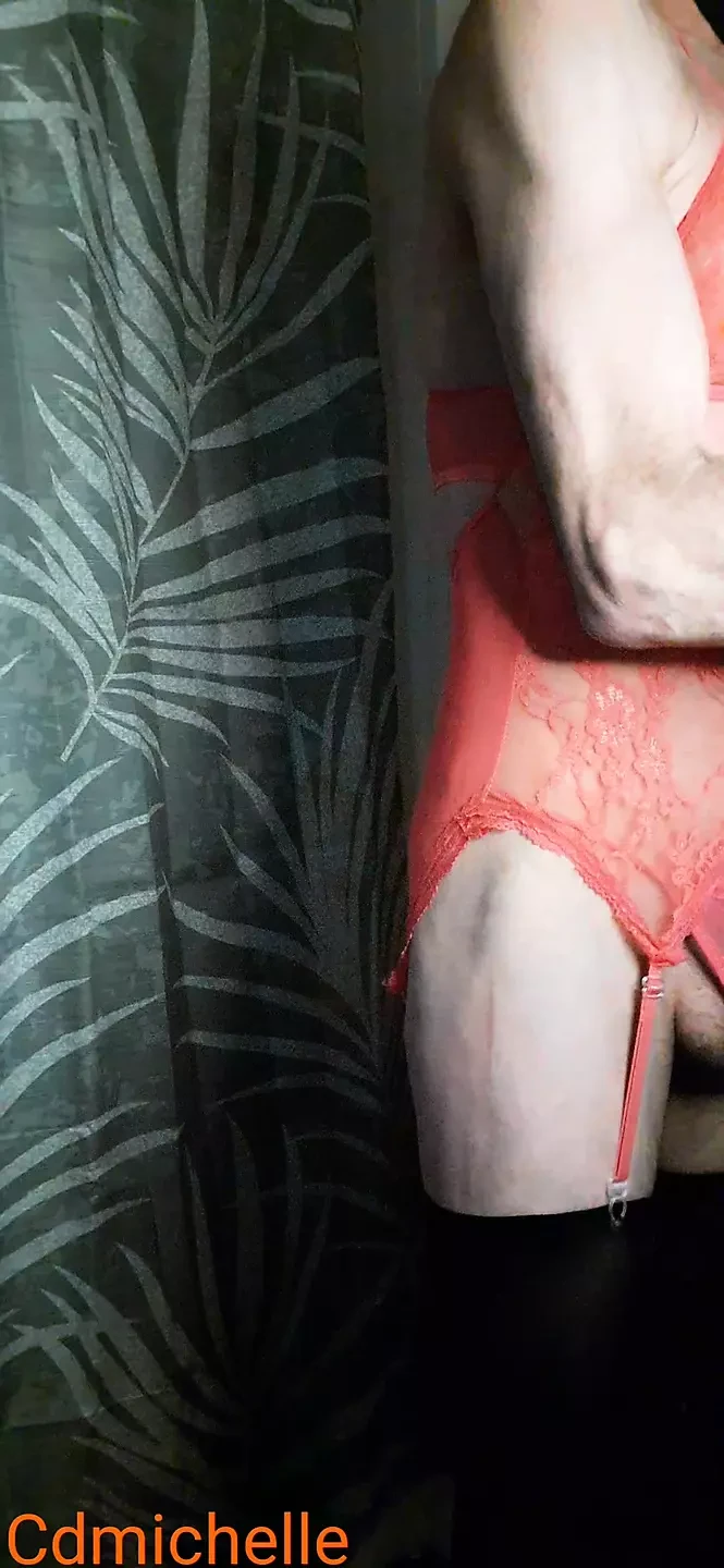 Cdmichelle birçok farklı şeyde travesti yapmayı seviyor