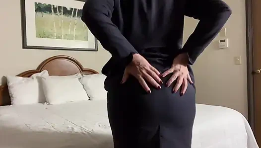 Fa Fiona Has Some Fun in Her Hotel Room with a Pillow