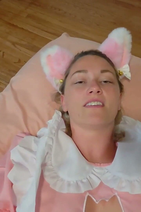 Stepdaughter Seduces Stepfather in Anime Outfit