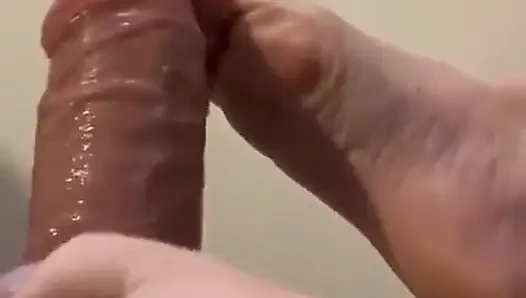 Schöne Kleine Füße Spielen Mit Einem Dildo