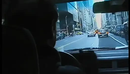 Şehir trafiğinde onu arabada küçük düşüren sapık ile banliyö kızıl saçlı araba sikişiyor