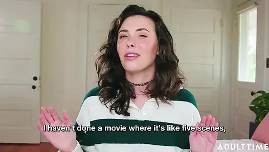 Casey Calvert Hancurkan Koleksi Berharga Penggemar! | Pornstar Interview | Khusus orang dewasa