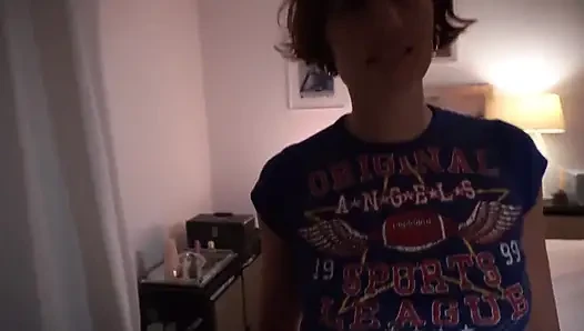 Büyük götlü büyük memeli doğal kızıl saçlı orta yaşlı seksi kadın aygırı bardan eve götürüyor, yarağını emiyor ve amını kesinlikle parçalıyor bölüm 1