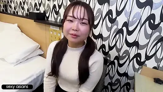 Красотка-косплей получает перегружены, как ее чувствительные тела продолжают достигать одного пика за другим