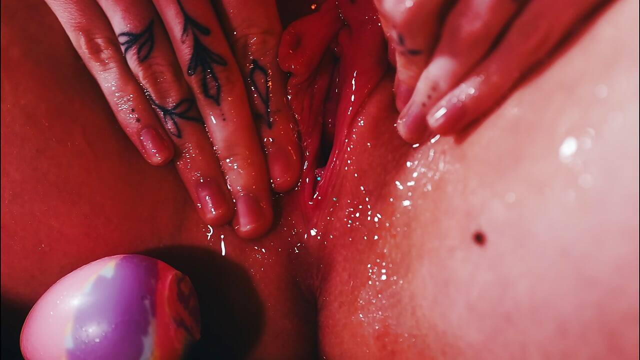 Depunerea ouălor și orgasm cu ejaculare, umezeală extremă, orgasm feminin real, HD solo