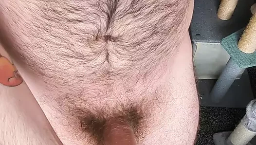 Kıllı adam patlıcan 🍆 kullanarak mastürbasyon yapıyor