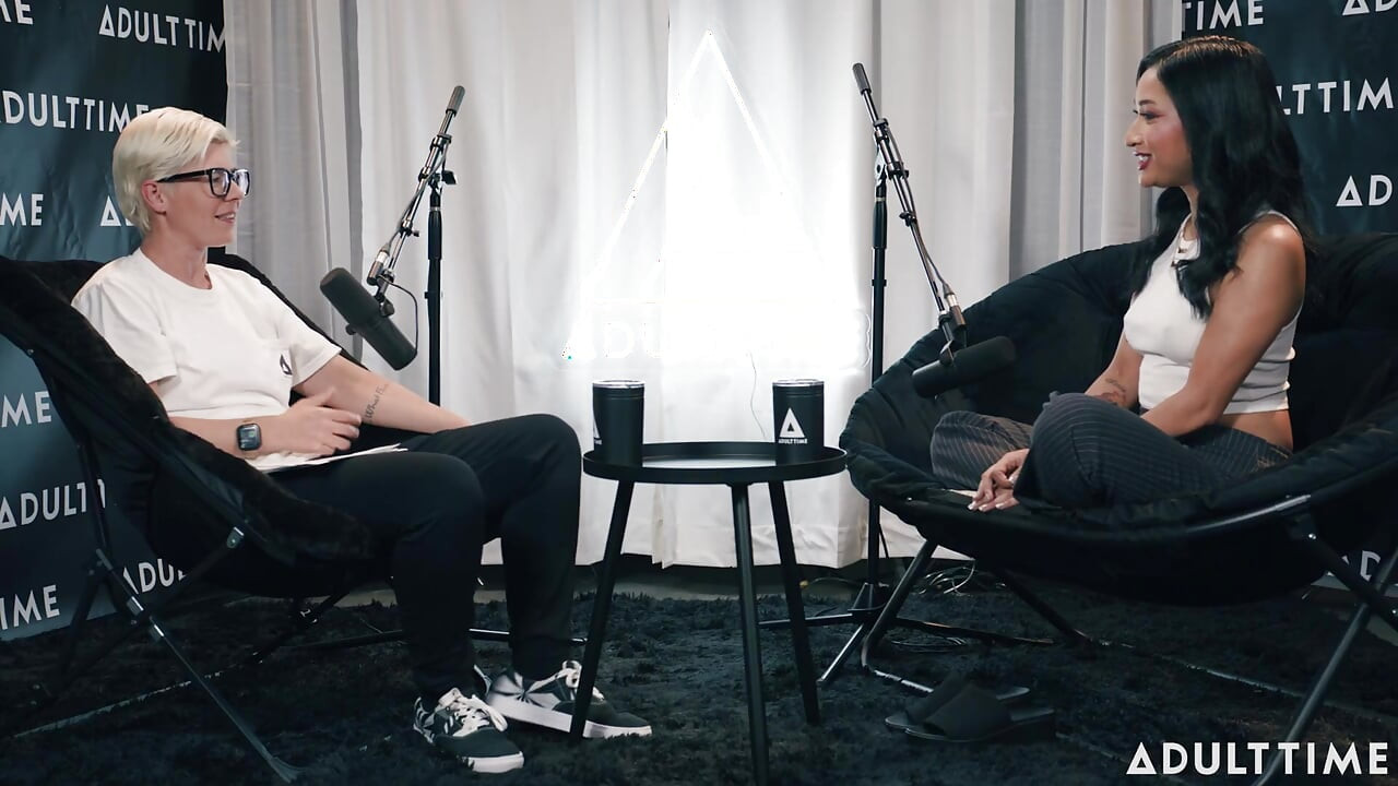 Avery Black Dry Humping, True Crime, & Directing VR Corn | the Adult Time Podcast