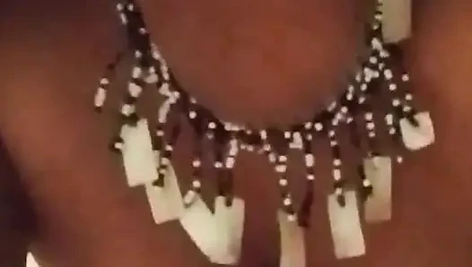 Yolculuğun tadını çıkarıyor
