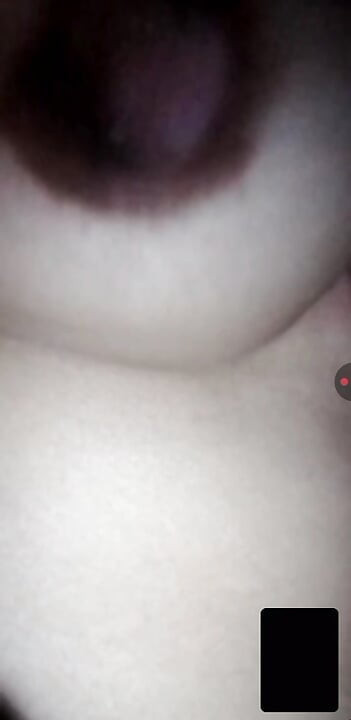 Awek Indiana viral dengan buah dada besar seksi menunjukkan dalam video terbaru menjolok pepek