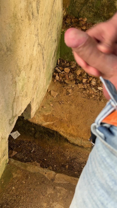 quick wank in the ruins with cumshot, big uncut dick