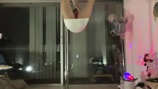 Медсестра-танцовщица