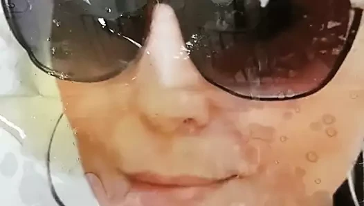 Vanessa mit Sonnenbrille