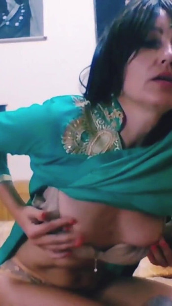 Hotwife tidak begitu suci | Klip 1