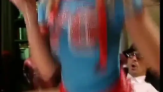 Ateşli hatunlarla birden fazla sahne