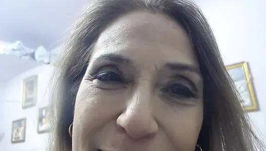 Поцелуи, плевание, сидение на твоем лице