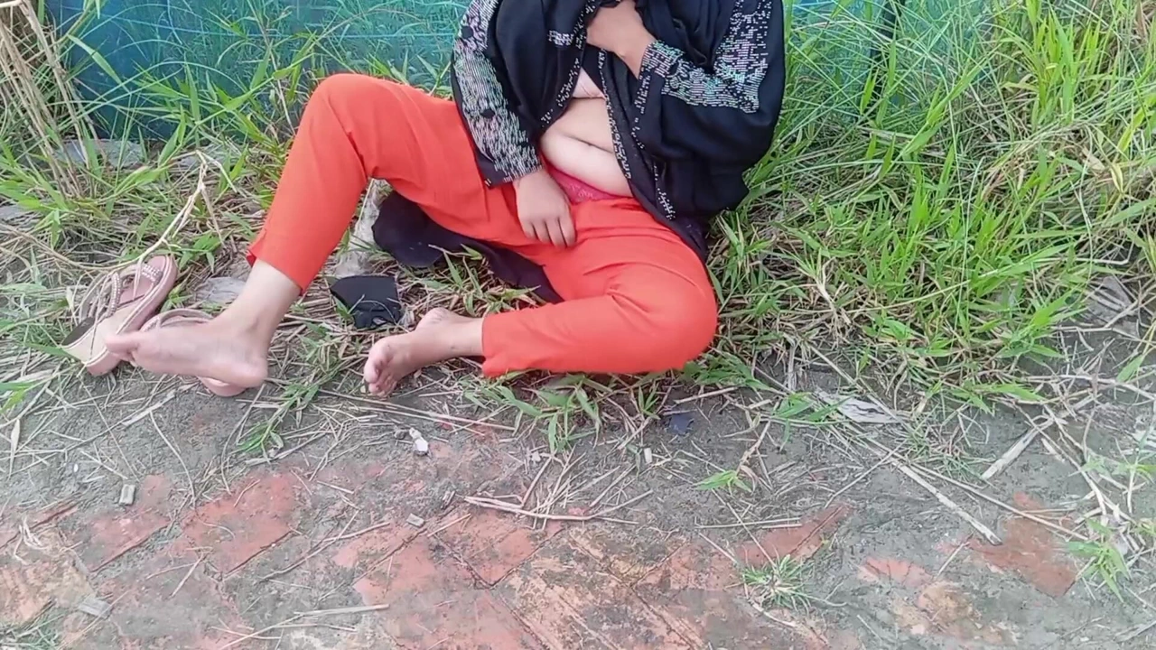 和性感人妻在户外享受