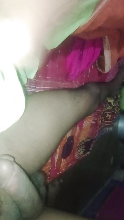 Desi bhabhi ka MMS video viral