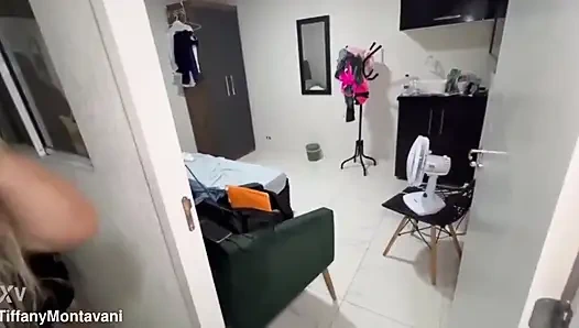 Dienstmädchen, sie hat keinen Frieden mit ihrem Chef